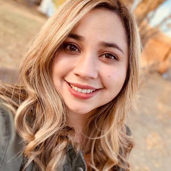 Meet your Posher, Tia - Picture 1 of 1